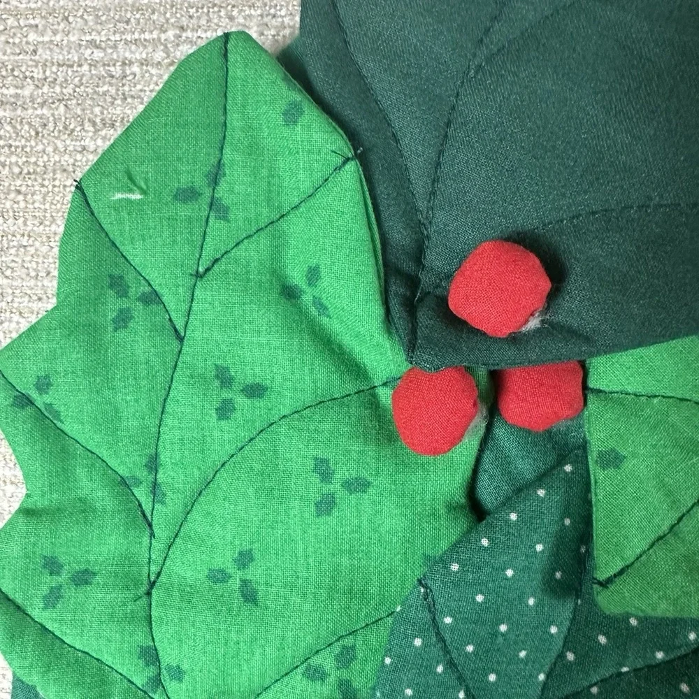 Vintage Holly Leaves Hanging Christmas Wreath Handmade Quilted Fabric 16